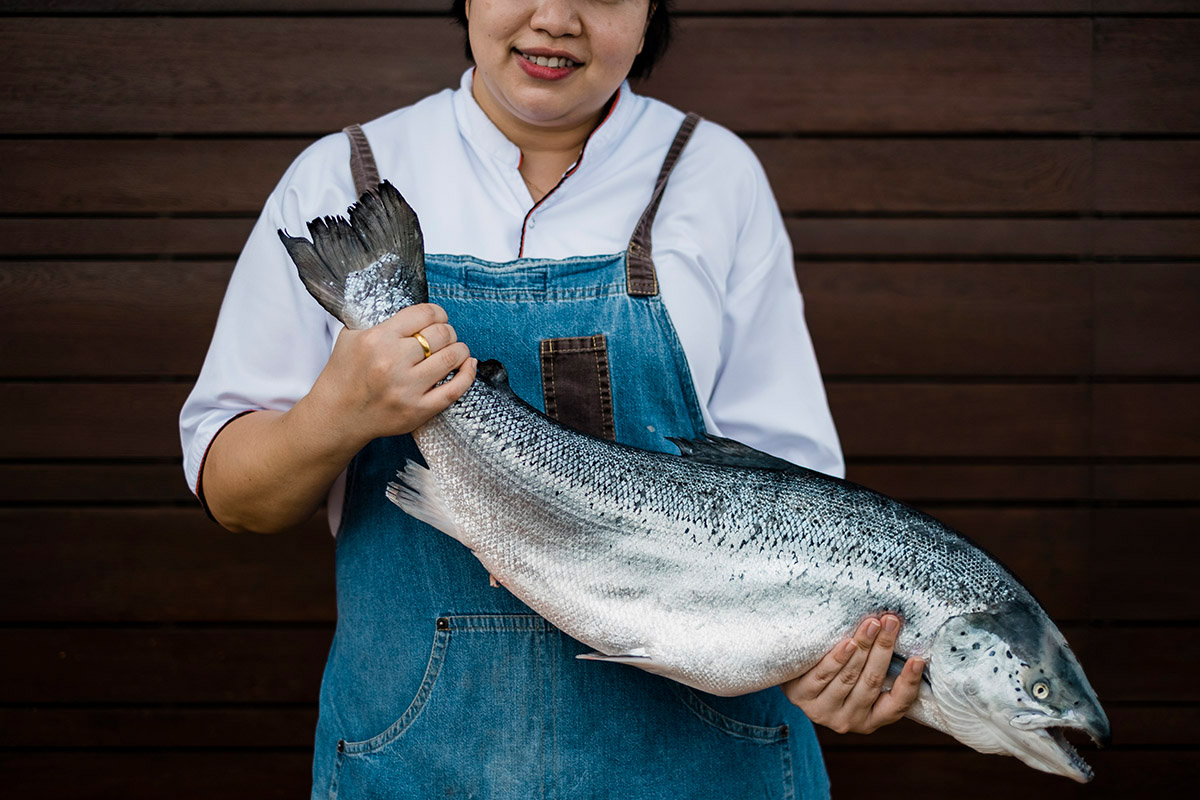 lifestyle-food-photographer-bangkok-salmon-raw
