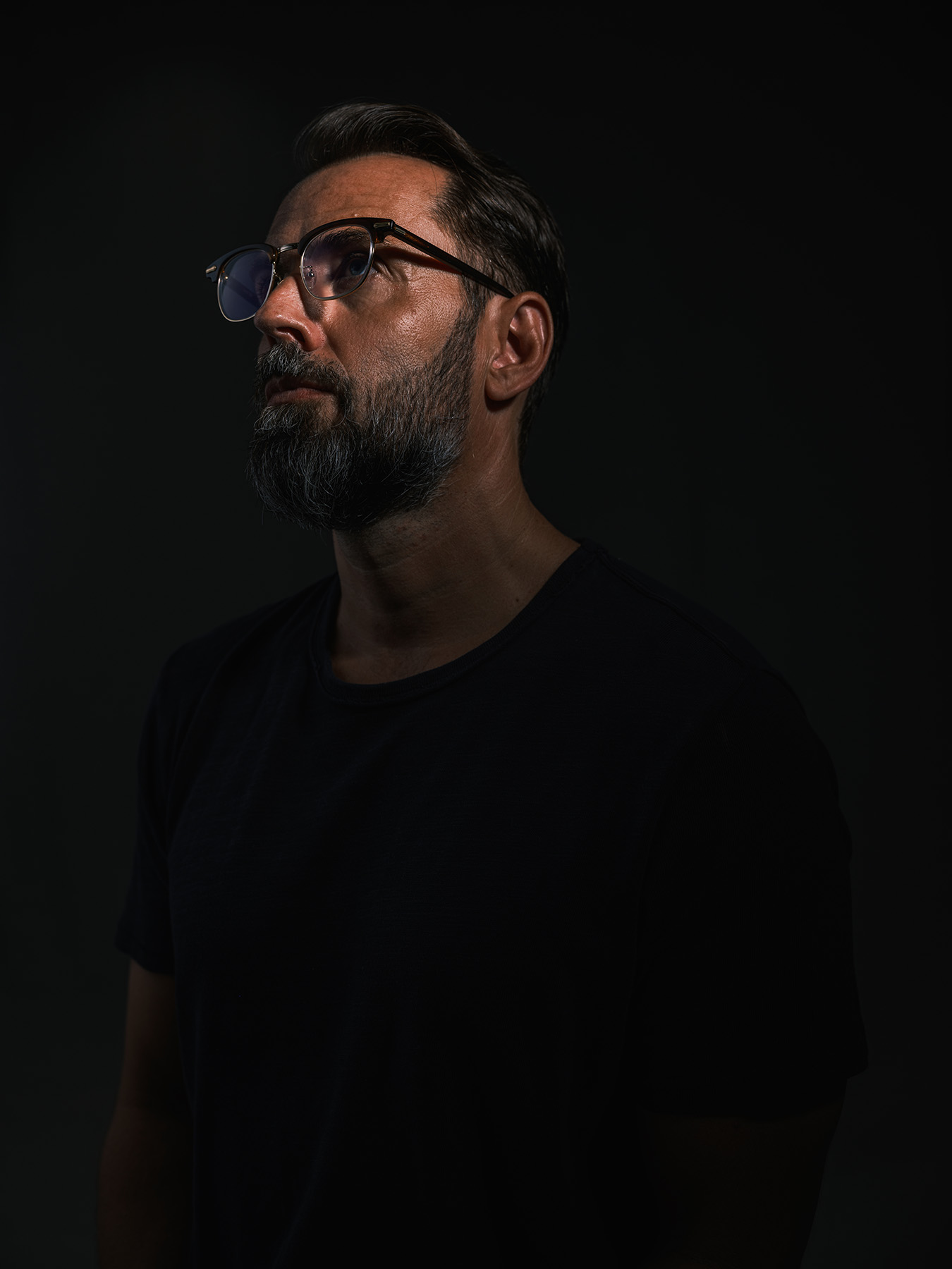 studio-portrait-moody-photography-bangkok