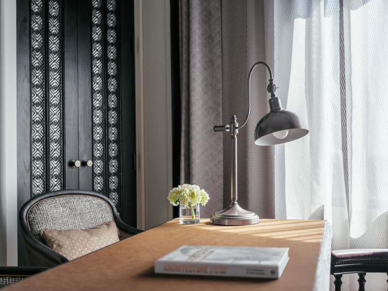 hotel-photography-intercontinental-chiang-mai-suite-writing-desk
